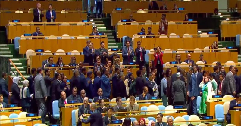 Netanyahu çıxışa hazırlaşarkən yüzlərlə diplomat BMT Baş Assambleyasını tərk edib VİDEO