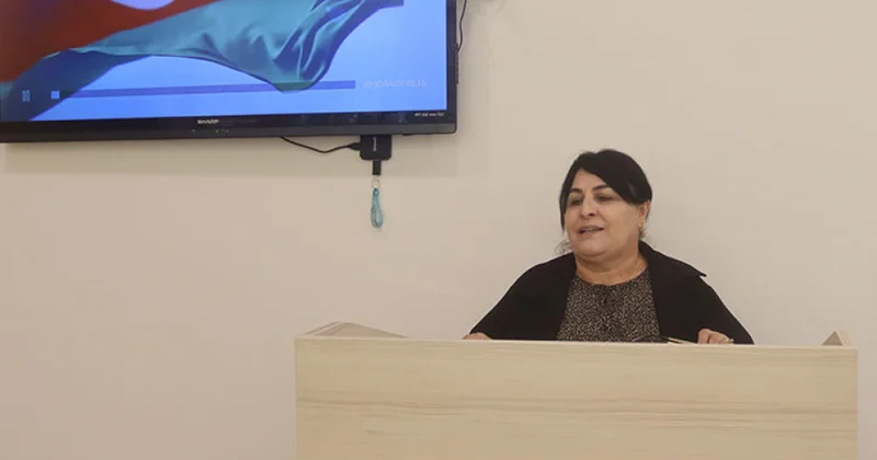 “Zəfərə gedən yolun 5 ili” dəyirmi masa