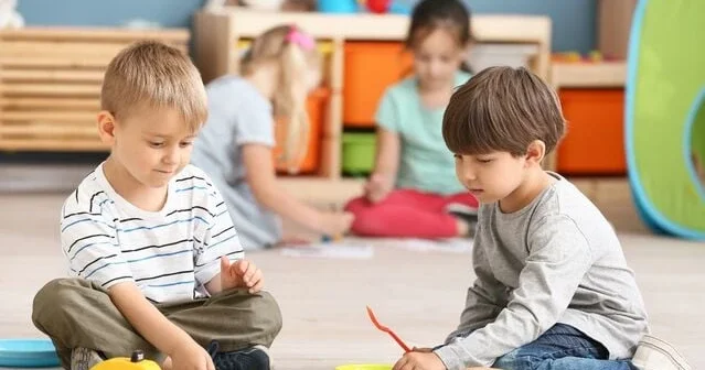 Uşağınız məktəbdə dost tapa bilmir? Valideynlərə mühüm tövsiyələr
