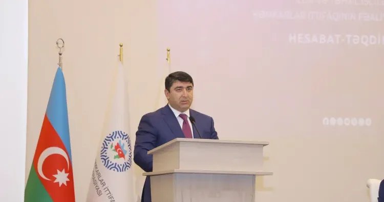 500 ə yaxın təhsil işçisi bir araya gəldi Araz Paşayev təqdimatla çıxış etdi