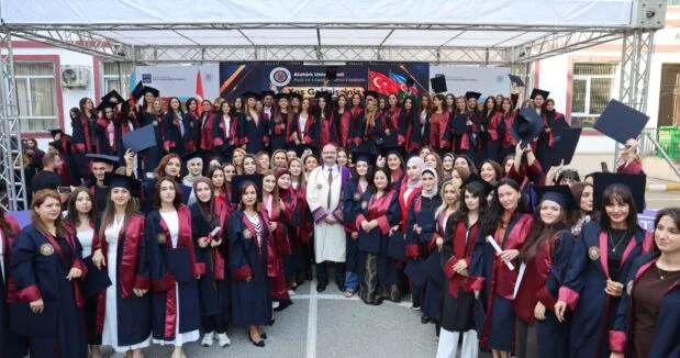 Atatürk Universiteti Bakıda məzun sevinci yaşadı 200 tələbə məzun oldu