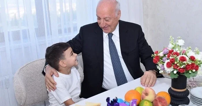 Zakir Fərəcov şəhid ailələrini ziyarət etdi