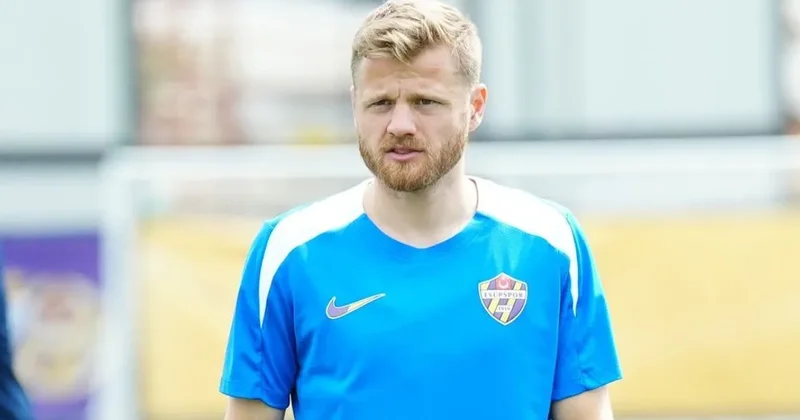 Sabiq “Qalatasaray”lı 33 yaşında karyerasını bitirdi