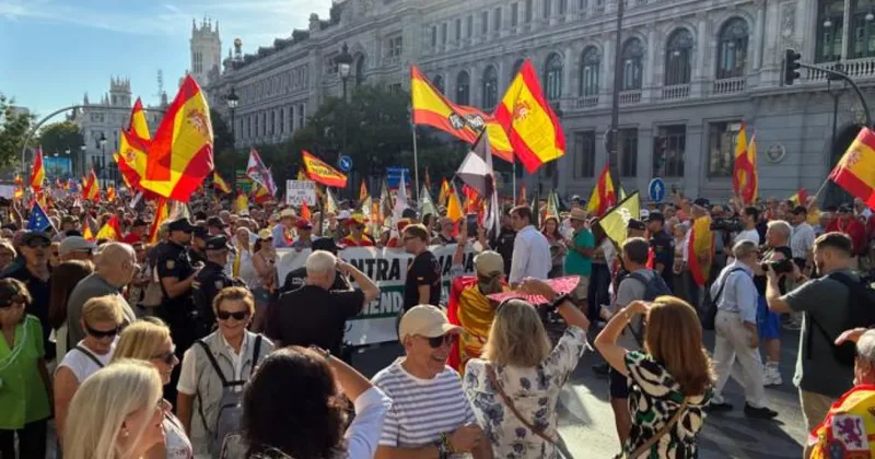 В Мадриде митинг жители требуют выборов