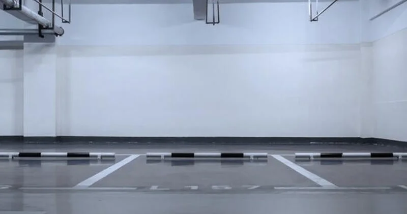 Minlərlə sakinin ortaq parkinq problemi Kim daha çox pul verirsə, ona satırlar