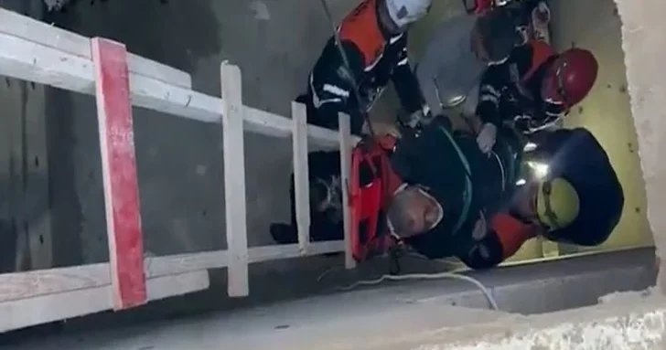 В Баку спасли человека, упавшего в резервуар для воды