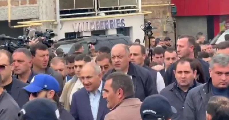 Paşinyan müdafiə naziri ilə birlikdə Hovhannavanka getdi