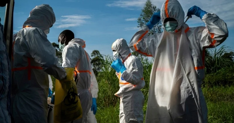 Konqoda Ebola ilə mübarizə aparan tibb işçisinə hücum: bir nəfər həlak olub, digəri ağır yaralanıb