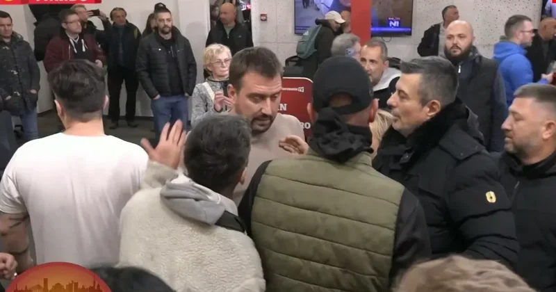 Захват заложников в эфире: в Сербии толпа ворвалась в редакцию Informer Minval Politika