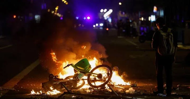 Беспорядки и поджоги в Барселоне: задержаны 128 человек, ранены 14 полицейских