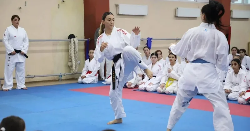 Bakıda 200 dən çox qadın karateçinin iştirakı ilə seminar keçirilib FOTO