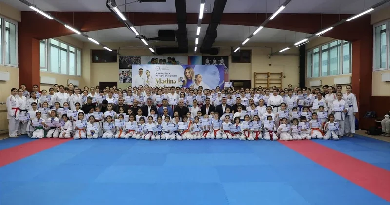 Глава федерации, чемпионка Европы и более 200 спортсменок на бакинском семинаре