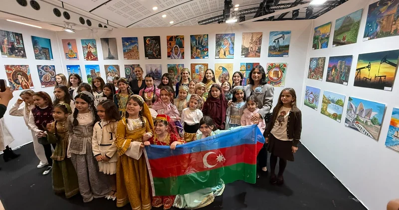 Parisdə Azərbaycan uşaqlarının yaradıcılığı iki nüfuzlu sənət platformasında nümayiş olundu