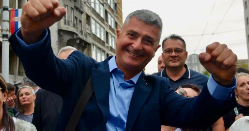 Serbiyada Vuçiçin 14 illik iqtidarına son qoyan Sr­danoviç kimdir