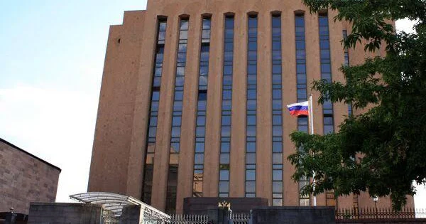 Гюмрийцы не ваши Иваны : посольство России возмутилось заявлением армянского губернатора Minval Politika