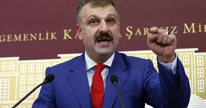 Saral istefasından yazdı: Vəzifə müvəqqətidir… KONKRET