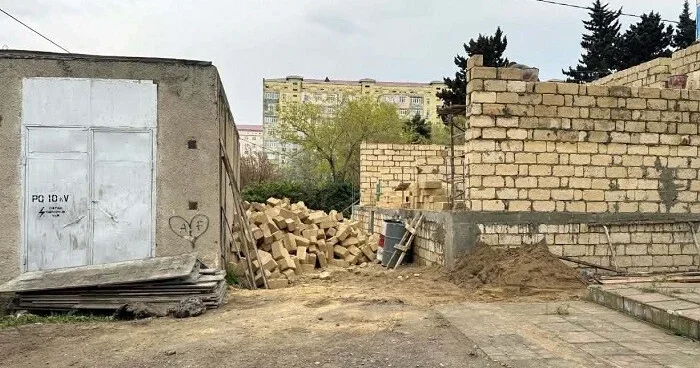 8 sotun içində 8 qanunsuz ev tikilir Komitə müdaxilə etdi
