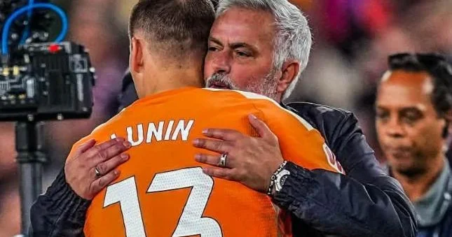 “El Klasiko”dan sonra Mourinyodan futbolçusuna xüsusi jest Video