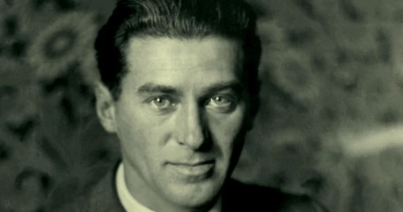 Günün qürubunda adımı çağırma... Serb şairdən Serenada