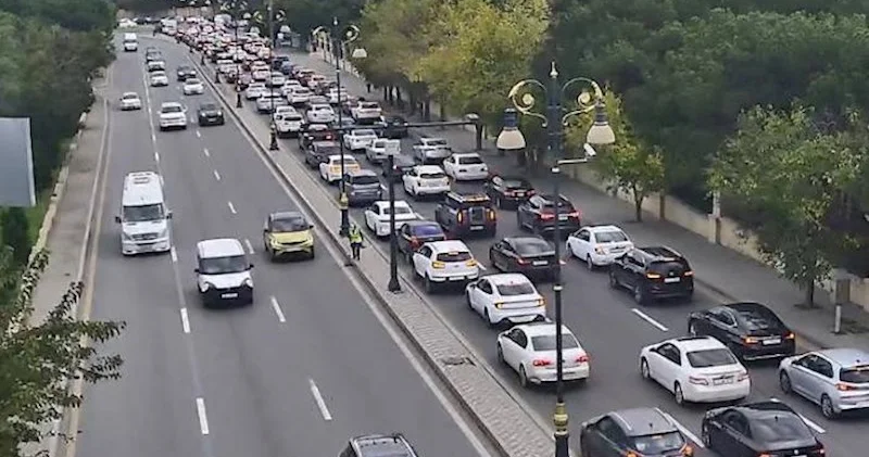 14 yolda tıxac var Siyahı