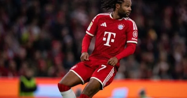 Bundesliqada 100 cü qolunu vurdu
