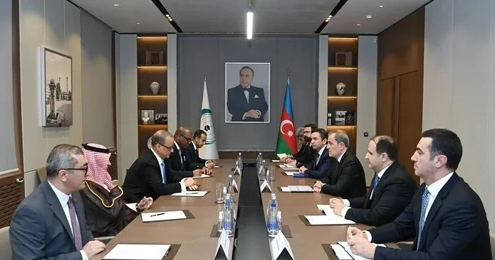 Bayramov Şeyx Əhmədlə Bakı sammitini müzakirə etdi