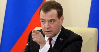 Onlar Rusiya ilə nüvə müharibəsinə hazırlaşır Medvedev