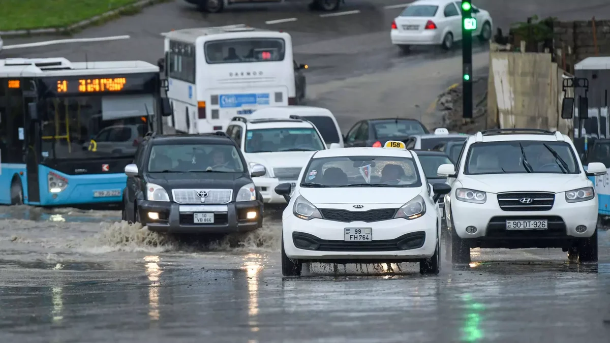 Bakıda tıxac müşahidə olunan yollar açıqlanıb