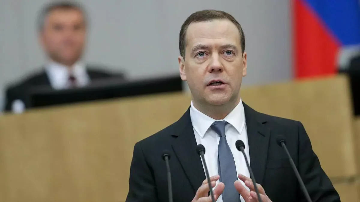 Medvedev: Kiyevə nüvə silahının verilməsi Rusiyaya hücuma bərabər tutulacaq