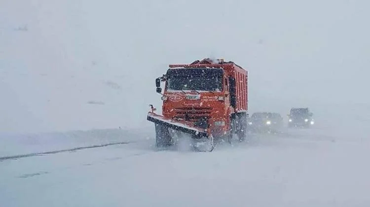 Gürcüstandan Ermənistana gedən yol yük maşınları üçün bağlandı