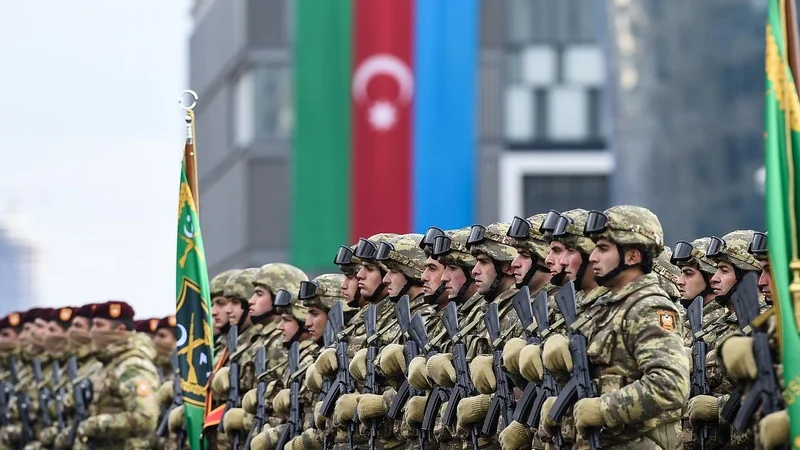 Hərbi qulluqçuların və xüsusi təyinatlıların maaşlarının artırılması təklif olundu