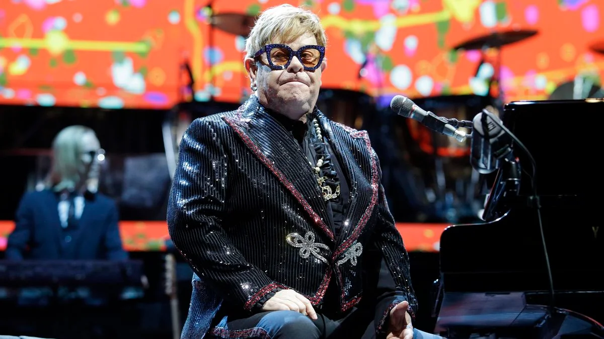 Elton Con görmə qabiliyyətini itirdi