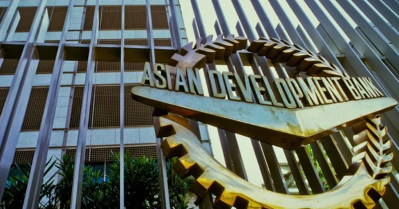 ADB: Azərbaycanda həm dövlət, həm də özəl şirkətlərə investisiya etməyə hazırıq