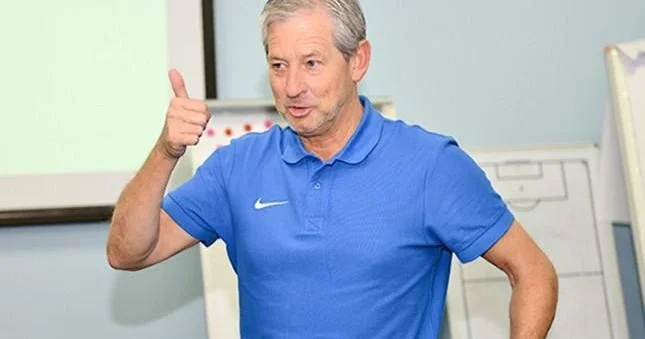 De Blekere Əliyar Ağayevin yanlış qərar verdiyini açıqlayıb