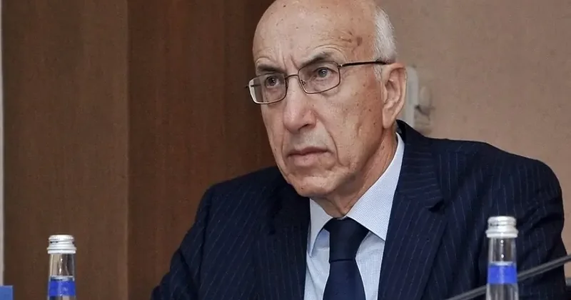 Arif Rəhimzadə SSRİ bayrağı qaldıranları dəstəklədi: Demokratiyadır də...