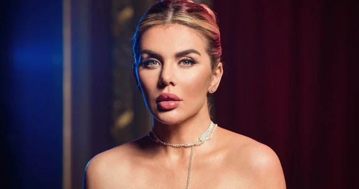 Я сдохла год назад . Анна Седокова расплакалась из за сообщений хейтеров