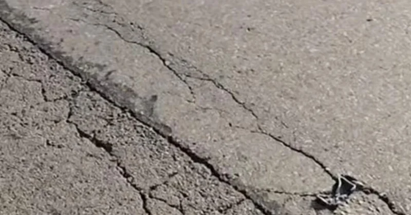 Sədərək istiqamətində yolda dəmirlər var Təkərlərə zərər vurur