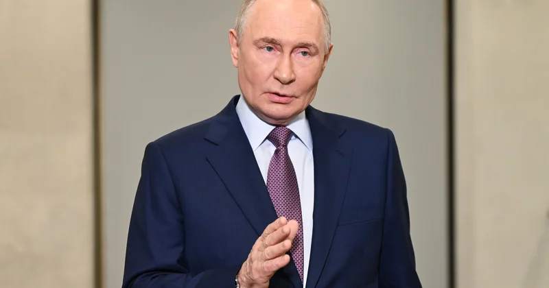 Путин поручил убеждать иностранцев, что РФ демократическое государство