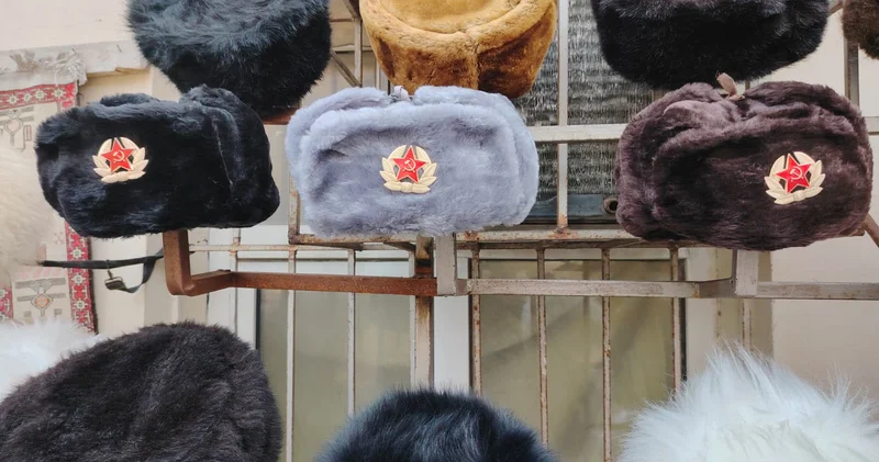 Sovet emblemi olan papaq taxanlar da tutulacaq?