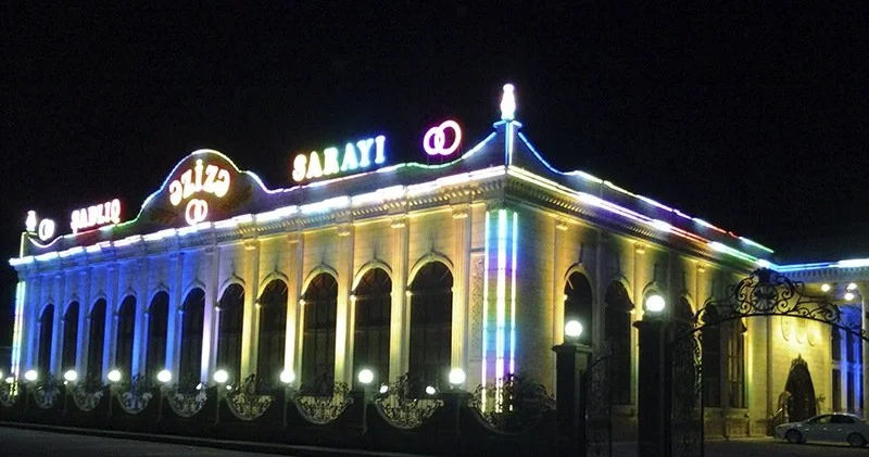 Sahibkar qardaşlar arasında şadlıq evi davası: Biri digərinin həbsini istədi