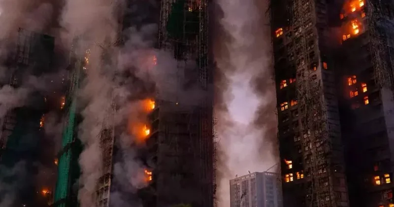 Сильный пожар в жилкомплексе в Гонконге: есть погибшие фото; видео