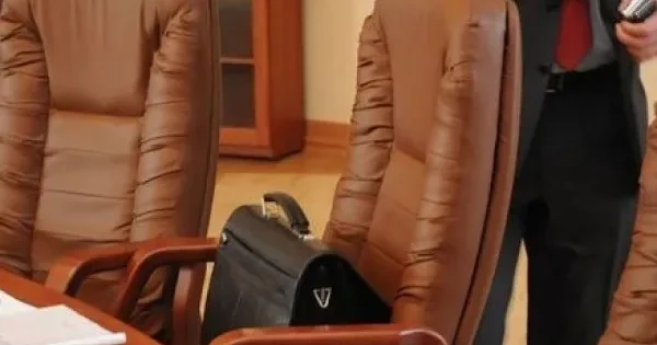 Sabirabadda ailə üzvlərini işə götürən direktor VƏZİFƏSİNDƏN AZAD EDİLDİ