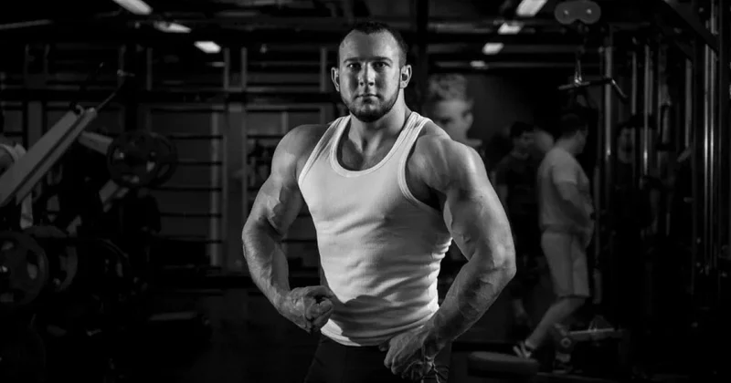 Həddindən artıq fast food yeyən fitnes məşqçisi həyatını itirdi