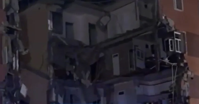 Подъезд жилого дома в Геранбое рухнул после эвакуации жильцов Minval Politika