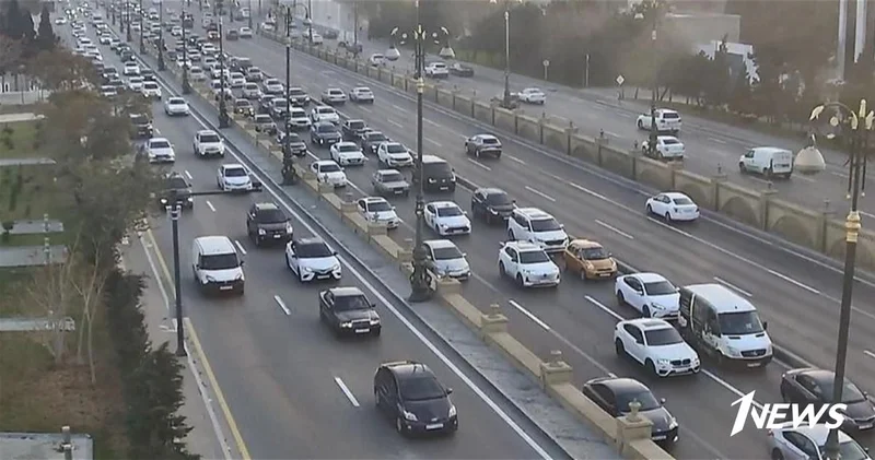 На каких улицах Баку 26 ноября наблюдаются транспортные заторы?