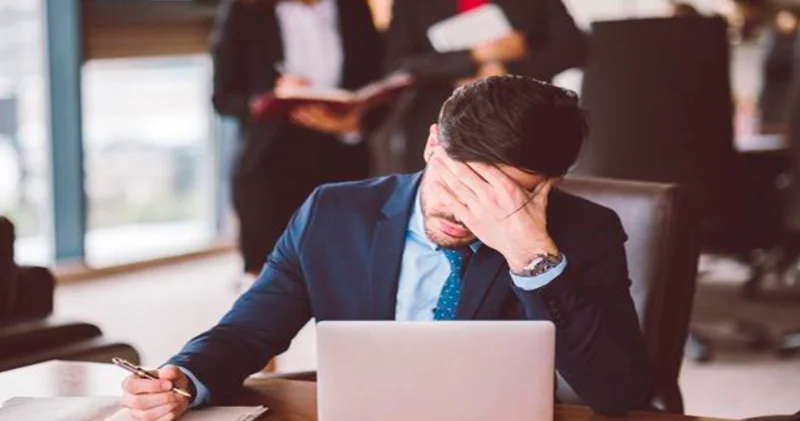 Eyni anda iki işdə çalışmaq qanunla mümkündür? Açıqlama