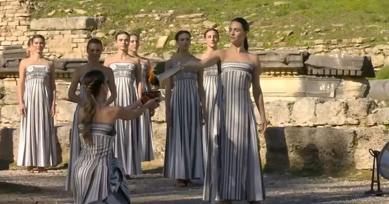 Церемония зажжения огня в Древней Олимпии открыла путь к Зимним Играм Minval Politika