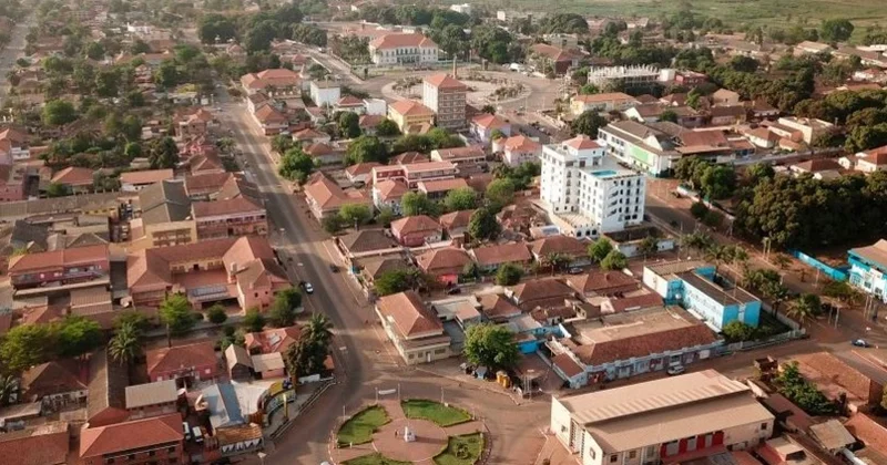 Qvineya Bisaunun paytaxtında atəş səsləri eşidilib