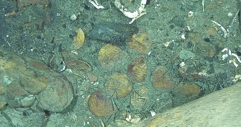 200 ton qızılla batan gəmidəki xəzinələr çıxarılmağa başlayıb Foto