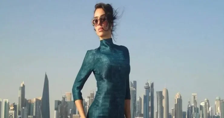 Ronaldonun nişanlısı zümrüd rəngli don geyinib Qətərdən FOTOLAR paylaşdı